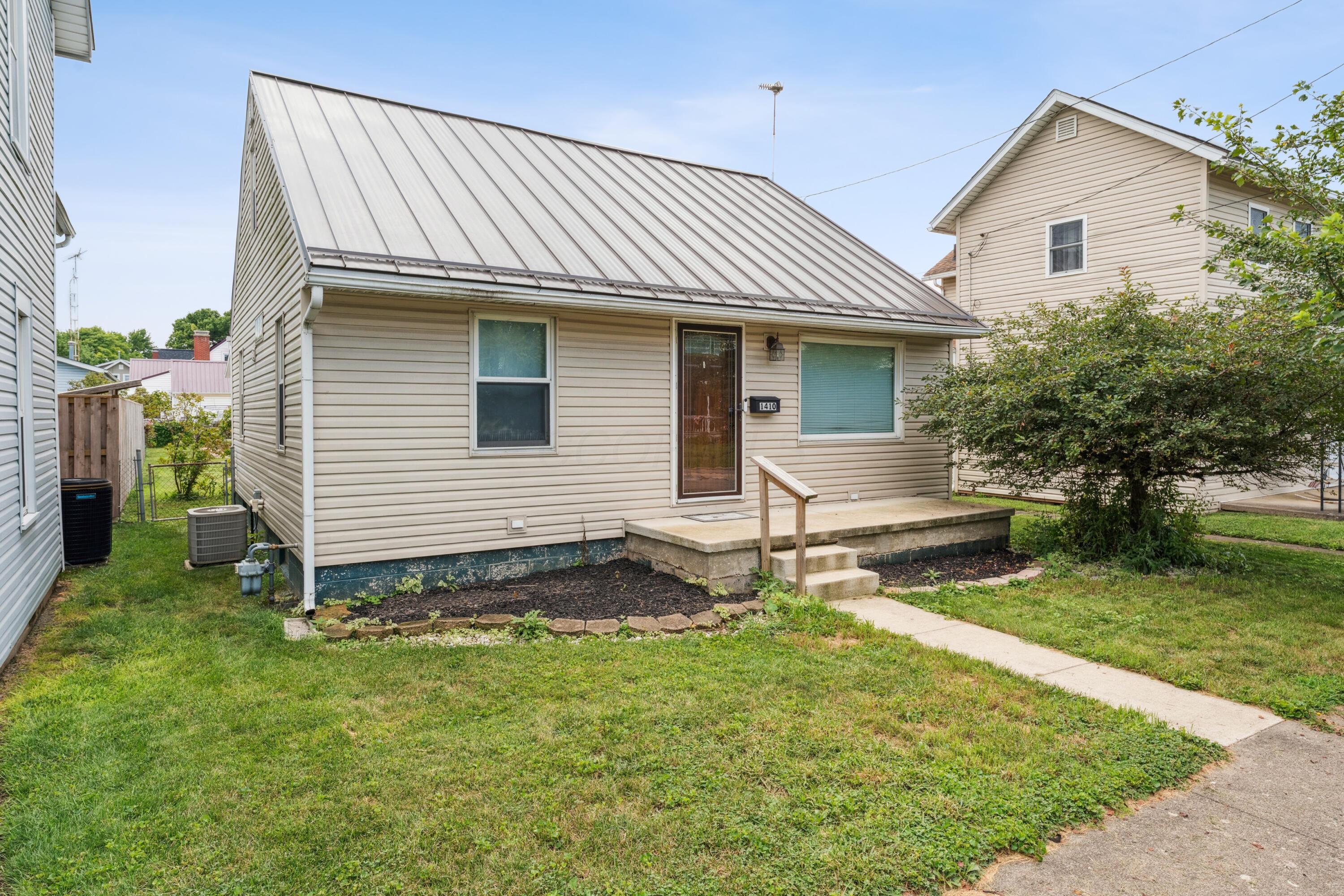 Property Photo: 1410 W Fair Avenue OH 43130