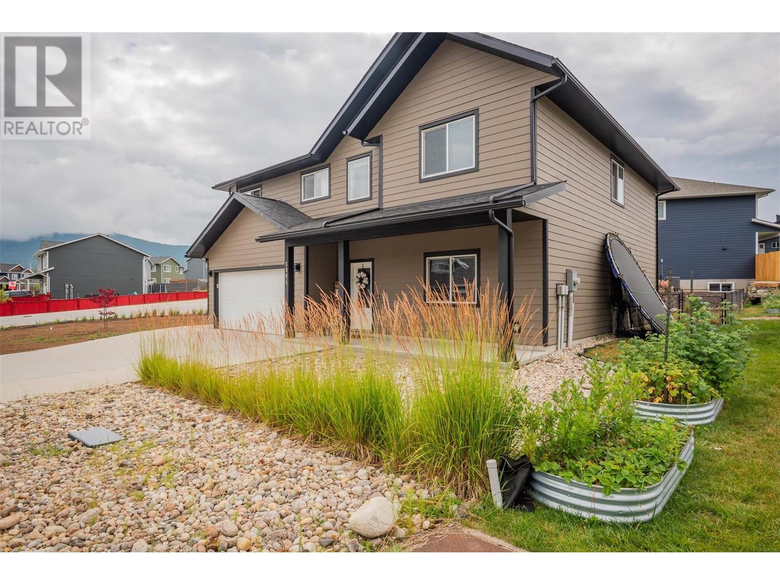 3904 Grandview Drive  Castlegar BC V1N 4X9 photo