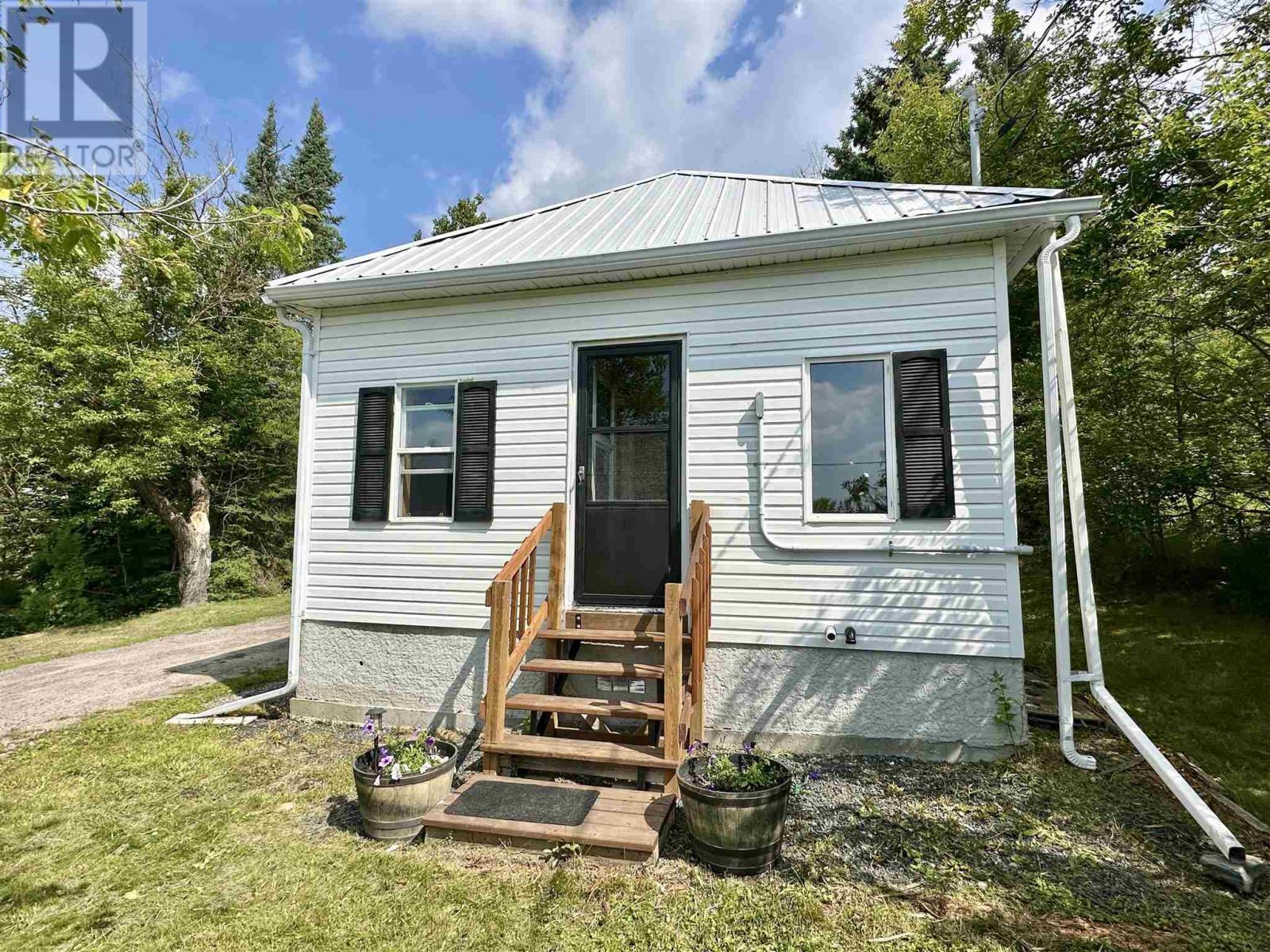 Property Photo:  40 Fourth Street  ON P0X 1M0 