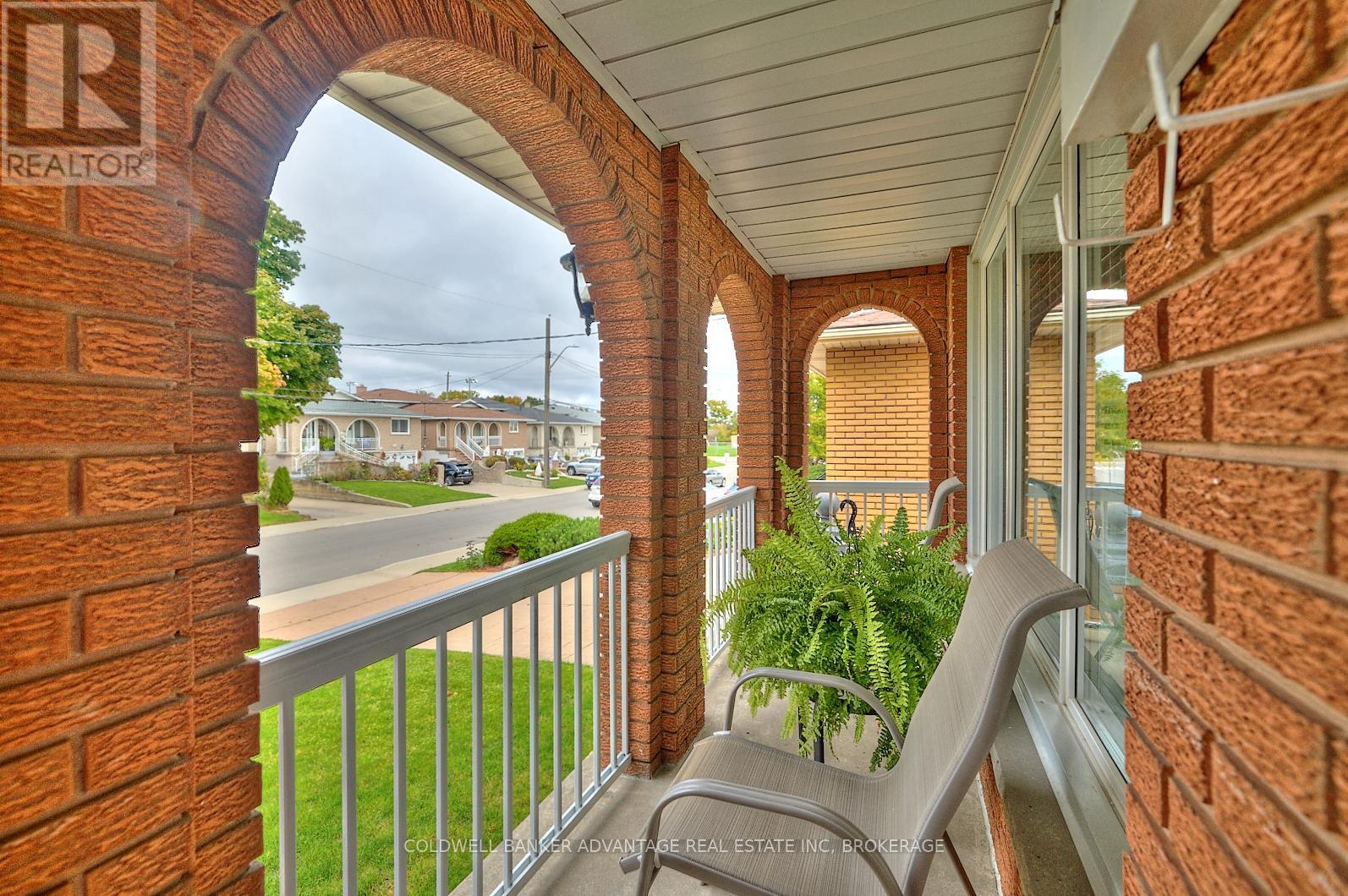 Property Photo:  27 Quinn Avenue  ON L8W 1K4 