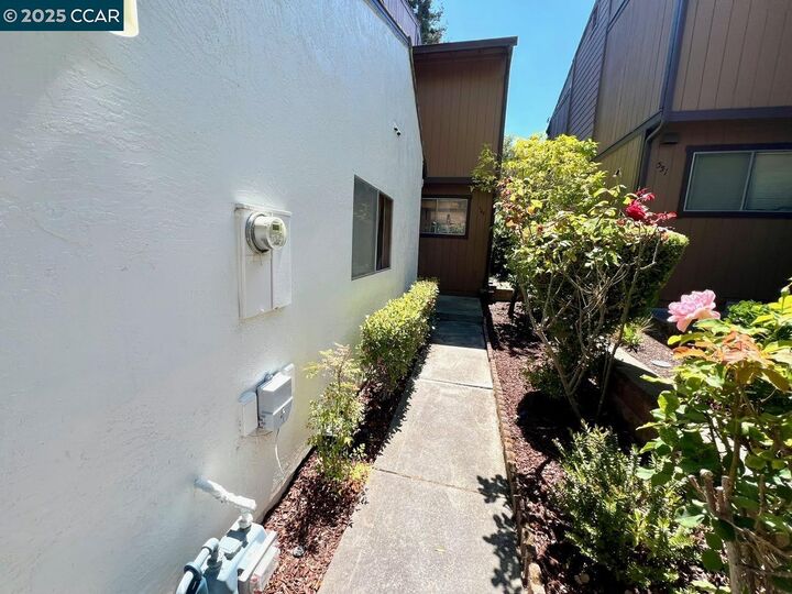 Property Photo: 549 Chabre Ct CA 94803