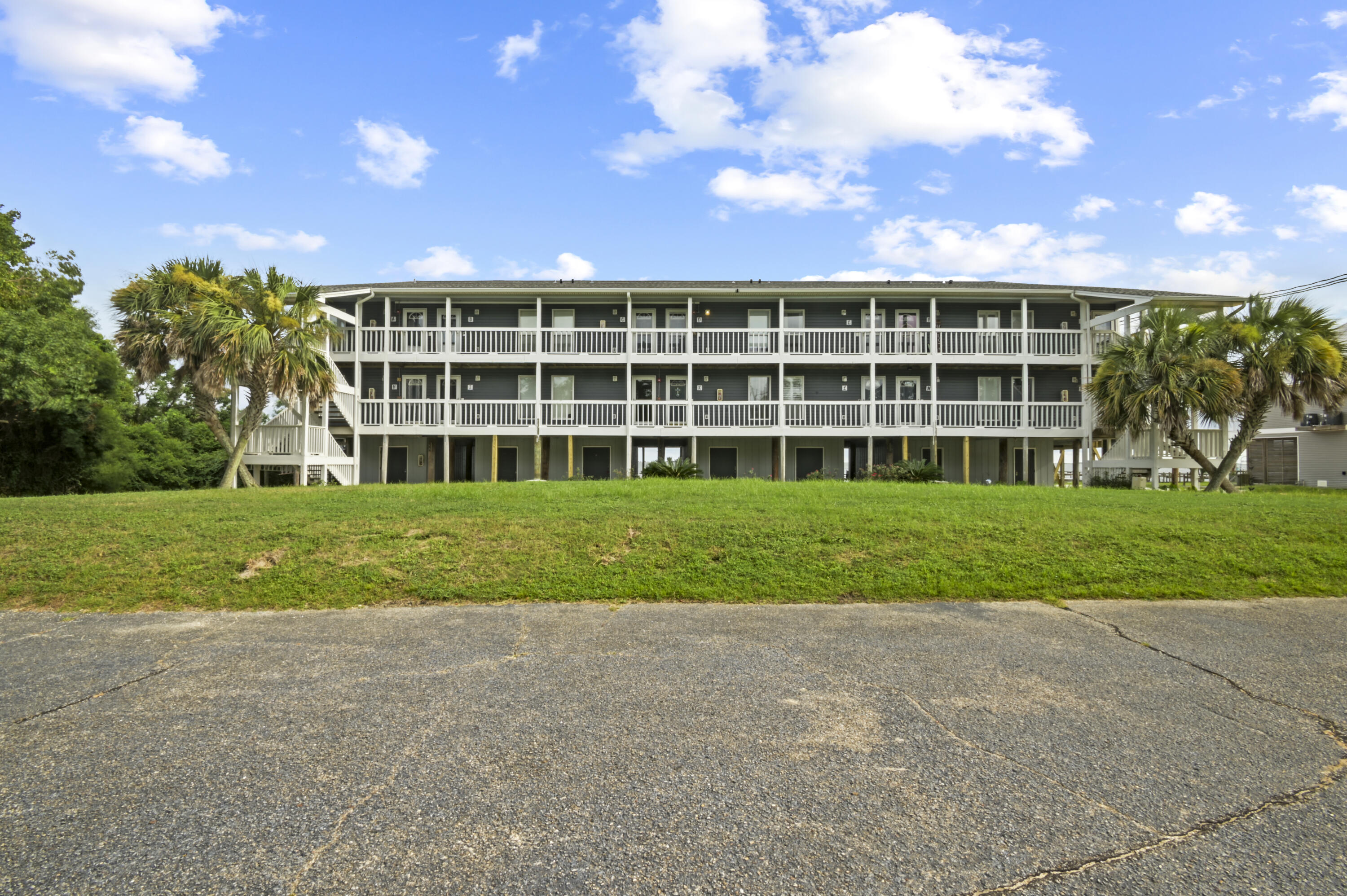Property Photo:  5539 Soundside Drive N  FL 32563 