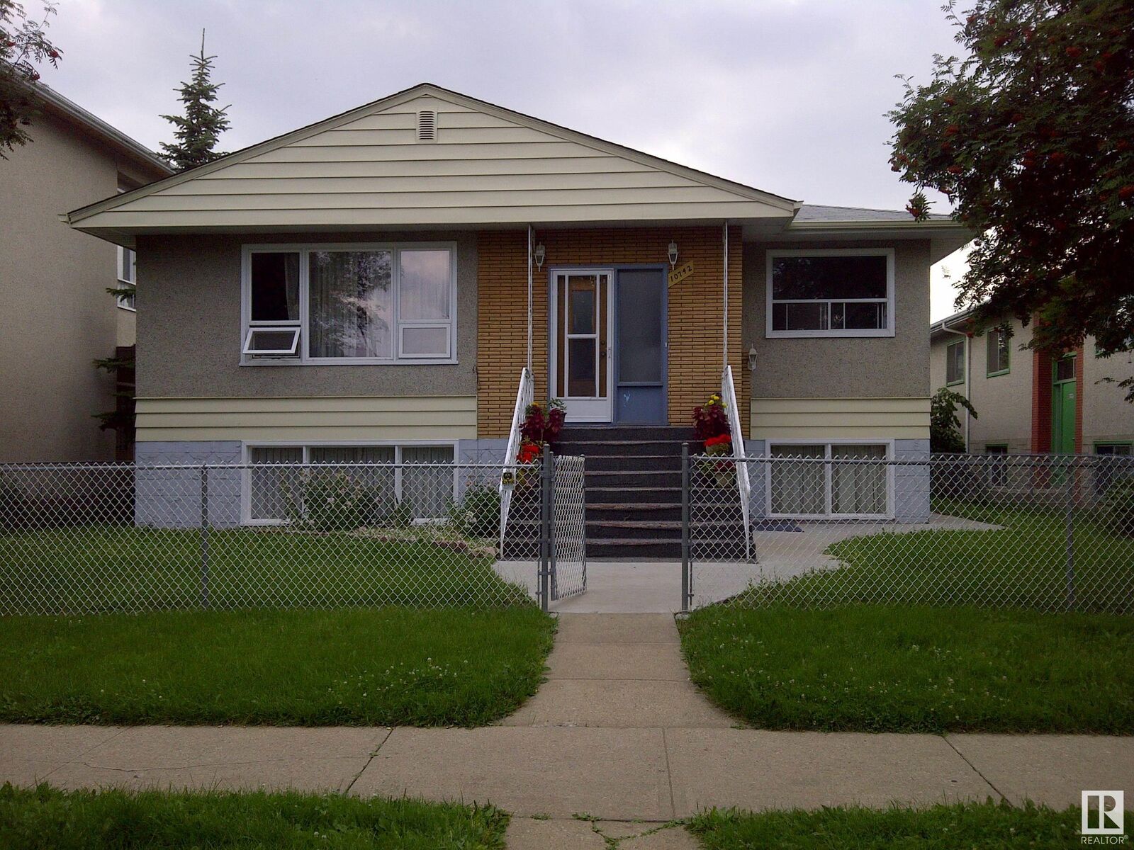 Property Photo:  10742 106 Street NW  AB T5H 2X9 