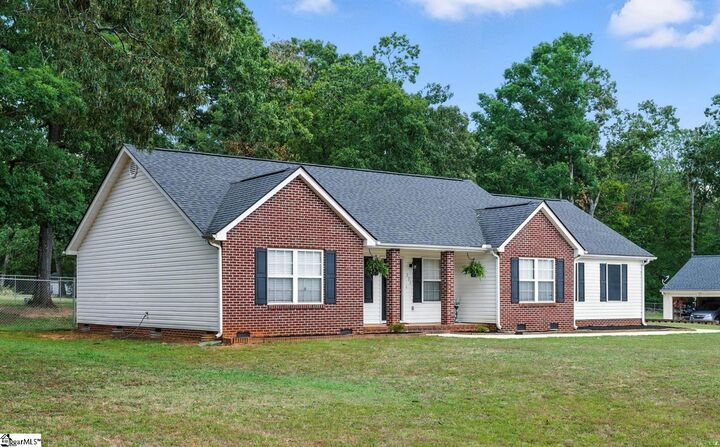 Property Photo: 221 Sylvia Road SC 29627