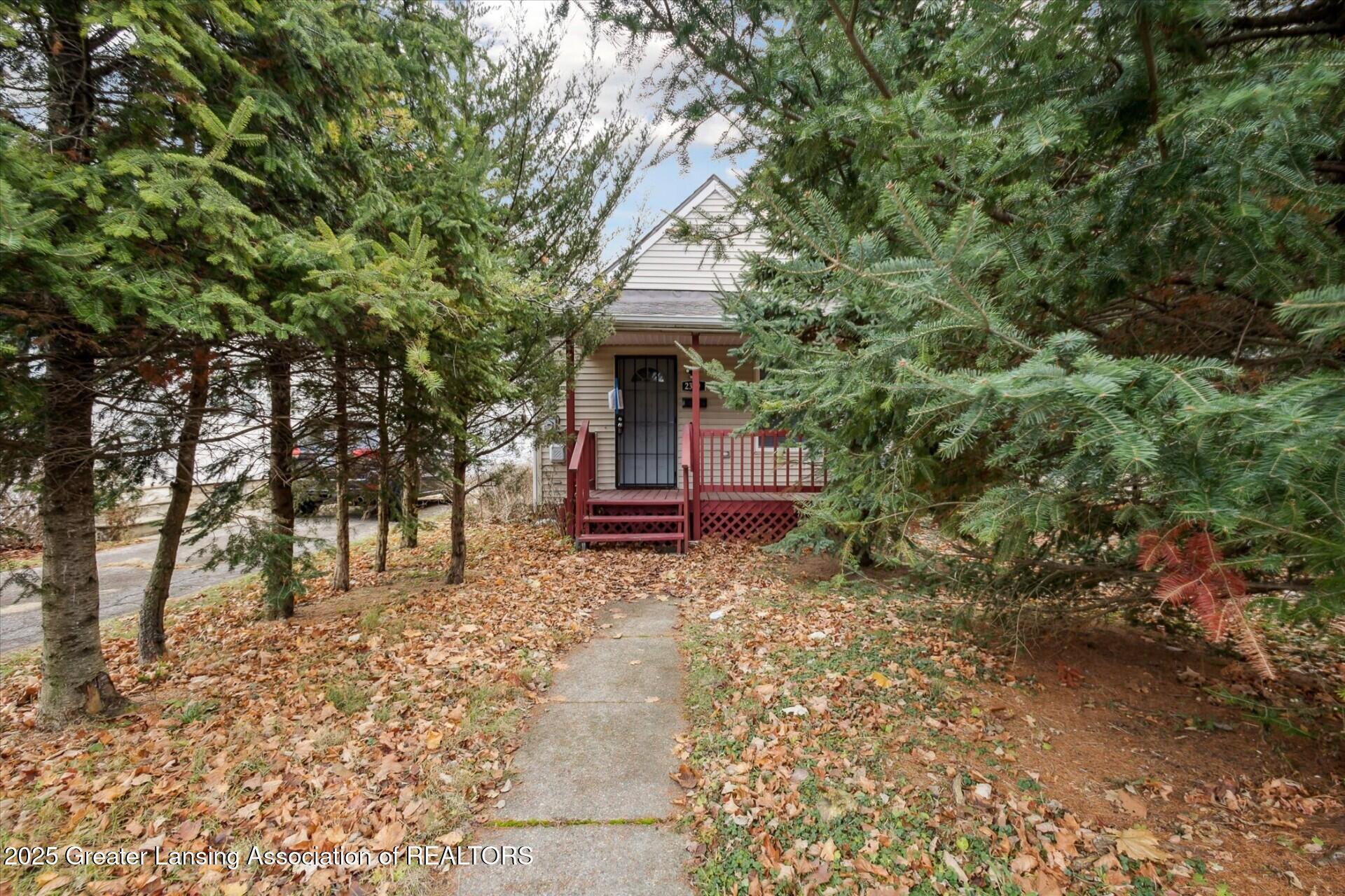 Property Photo:  2319 Lyons Avenue  MI 48910 