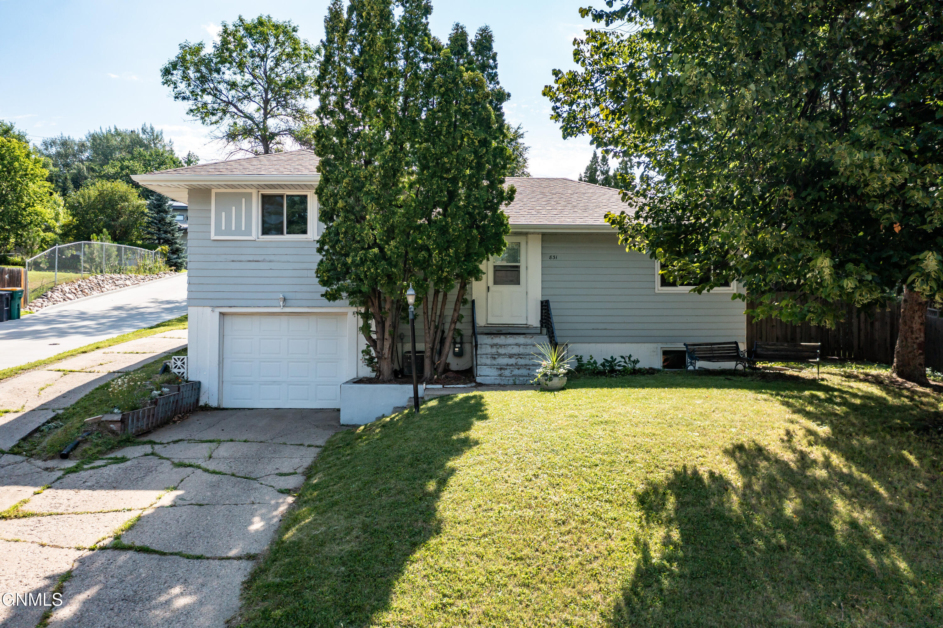 Property Photo: 831 Crescent Lane ND 58501
