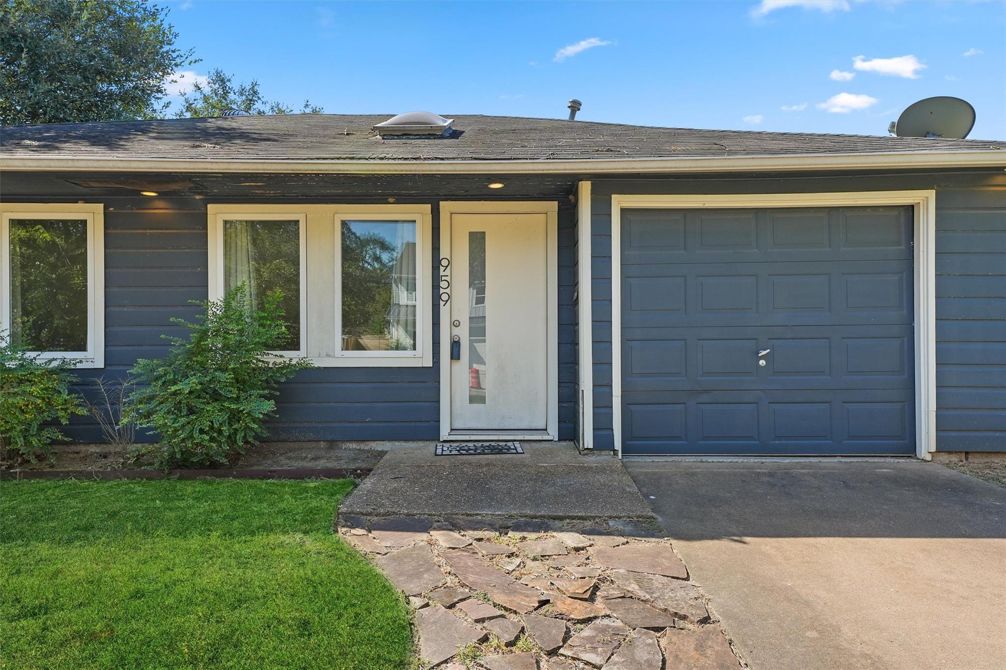 Property Photo: 959 Gardenia Drive TX 77018
