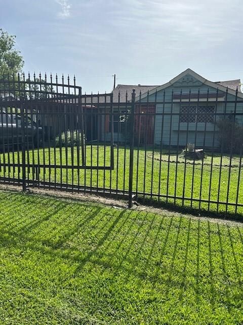 Property Photo:  10206 Cheeves Drive  TX 77016 