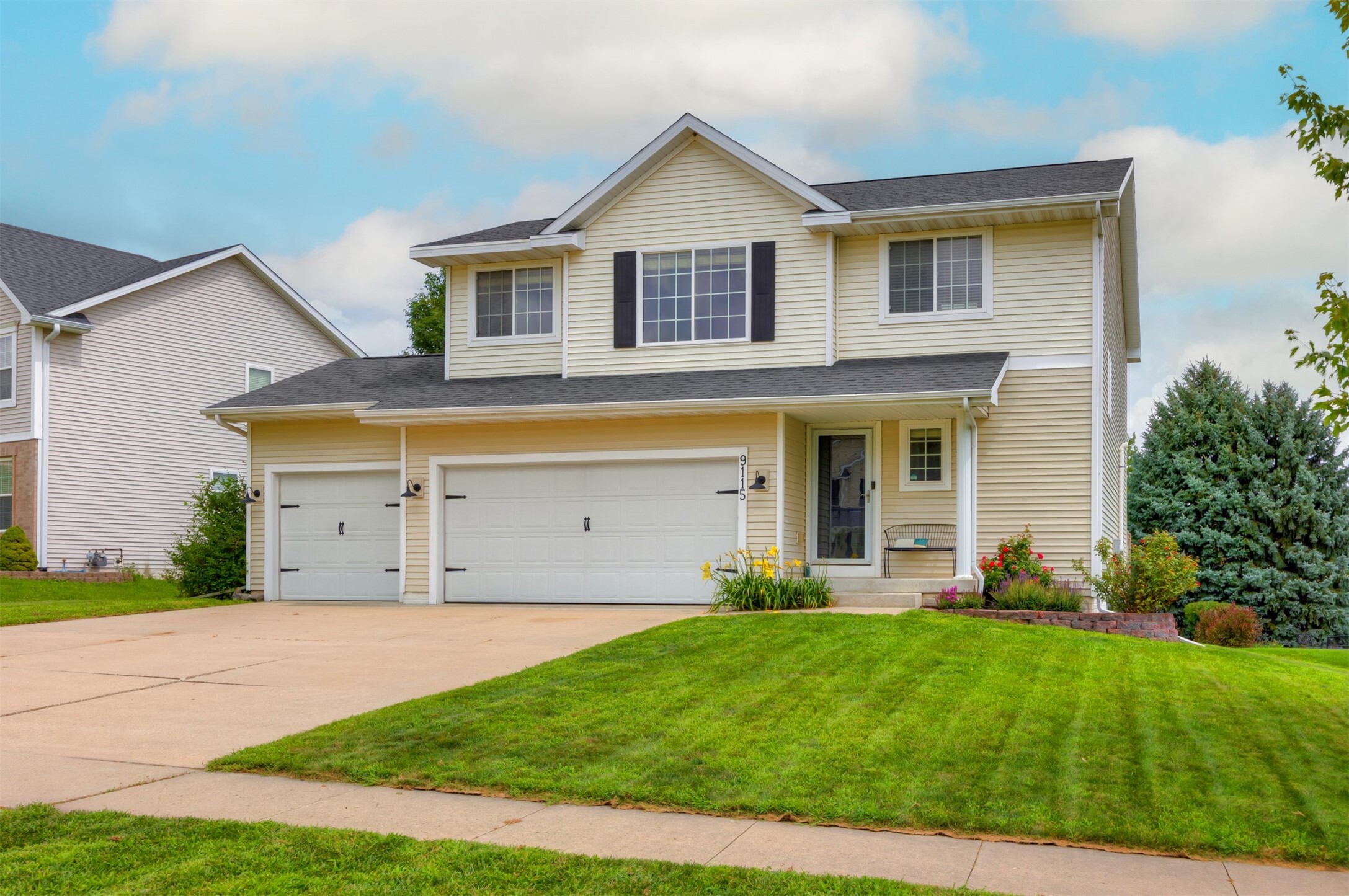 Property Photo: 9115 Cowden Drive IA 50131
