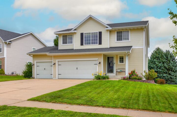 Property Photo: 9115 Cowden Drive IA 50131