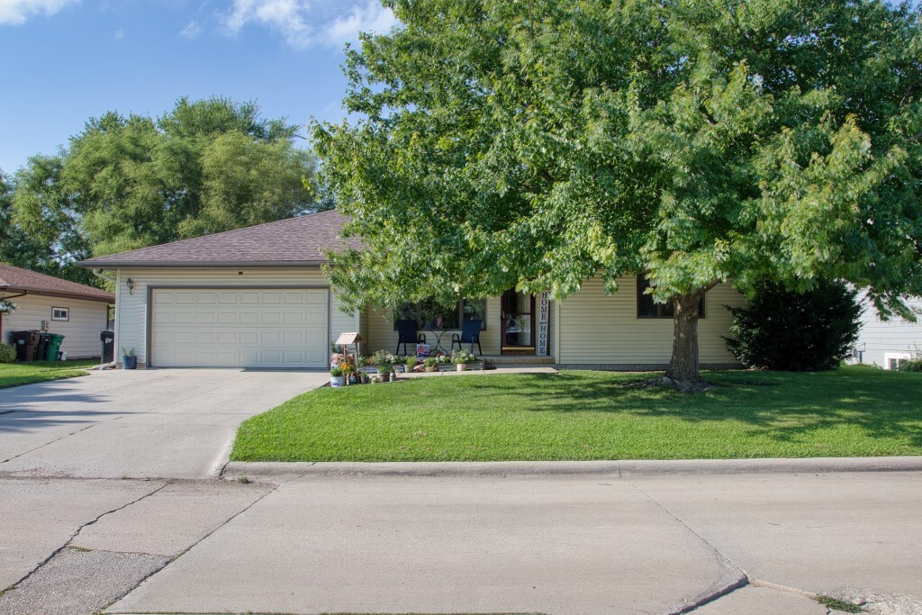 Property Photo: 505 W Meadow Drive IA 50228