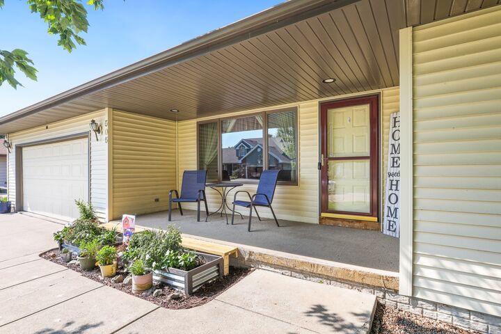 Property Photo:  505 W Meadow Drive  IA 50228 