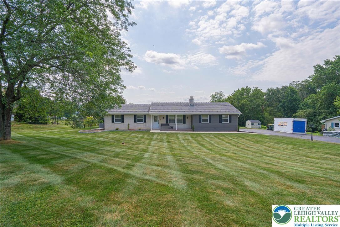 Property Photo:  378 Valley Hi Court  PA 18088