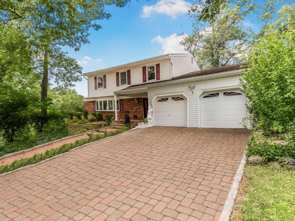 Property Photo:  5 Drexel Court  NY 10956 