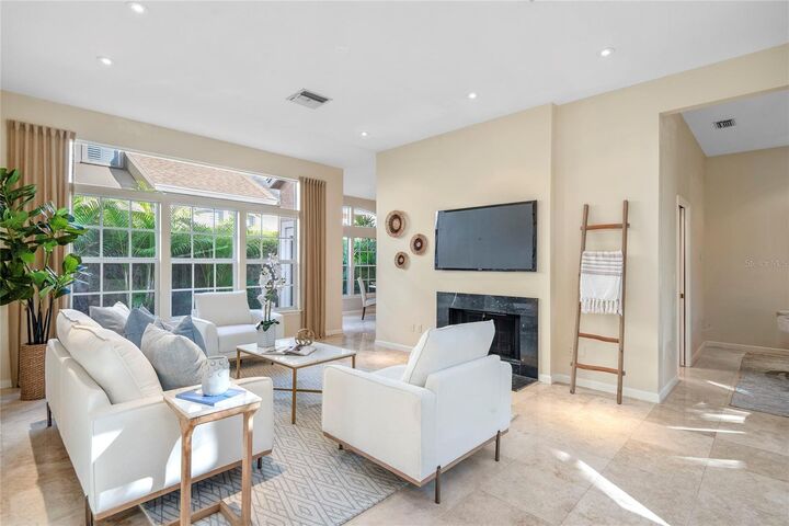 Property Photo:  595 Huntington Avenue 4  FL 32789 