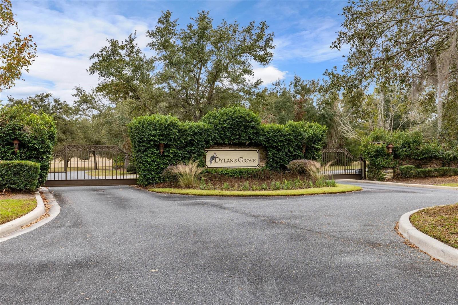 Property Photo: 2004 SW 188th Street FL 32669