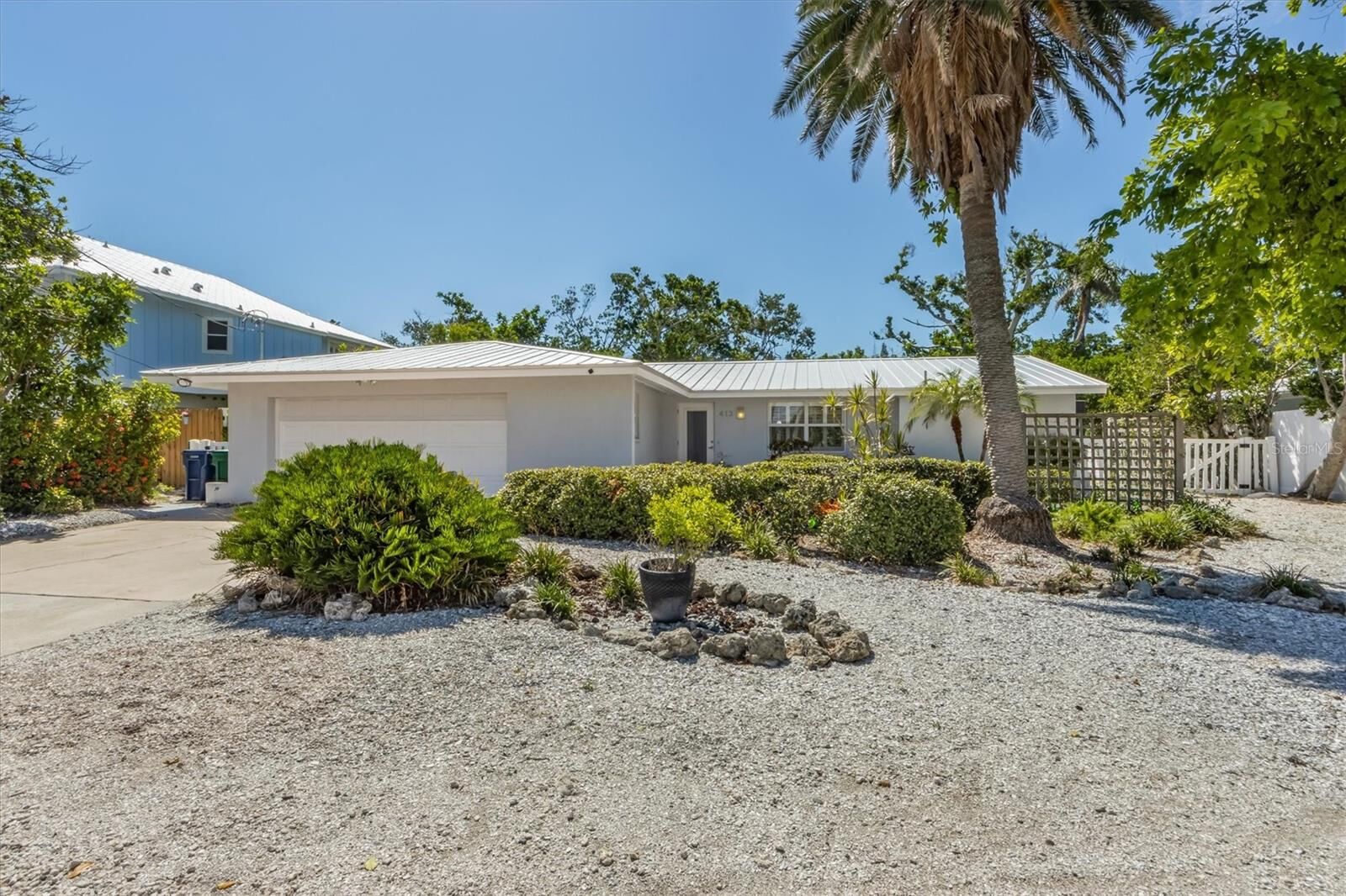 Property Photo:  413 Poinsettia Road  FL 34216 