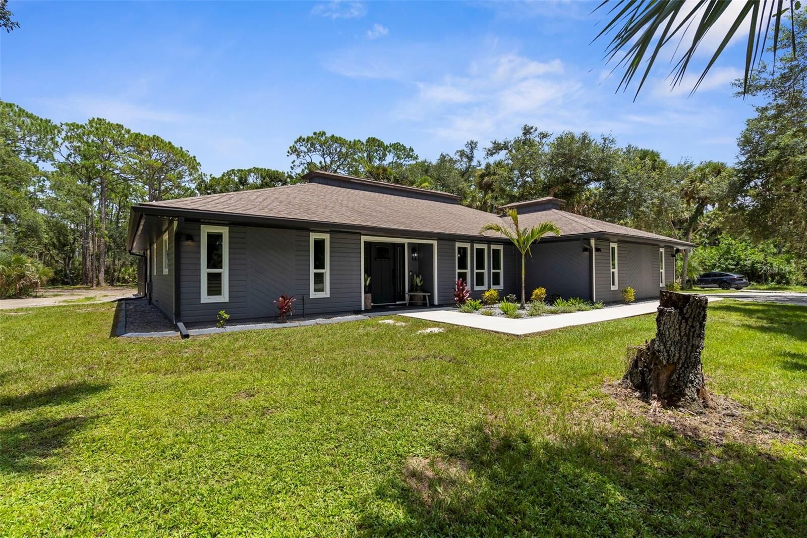 Property Photo: 4060 Woodland Boulevard FL 34291