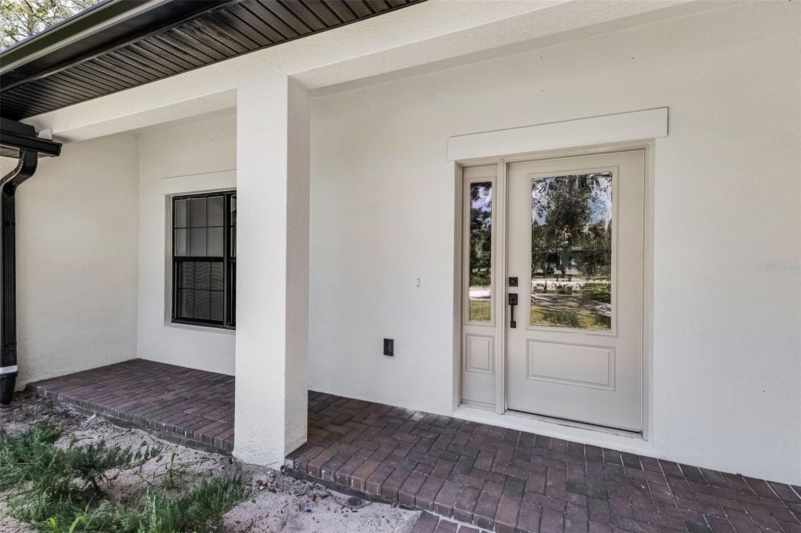 Property Photo: 320 Kenora Drive FL 32763