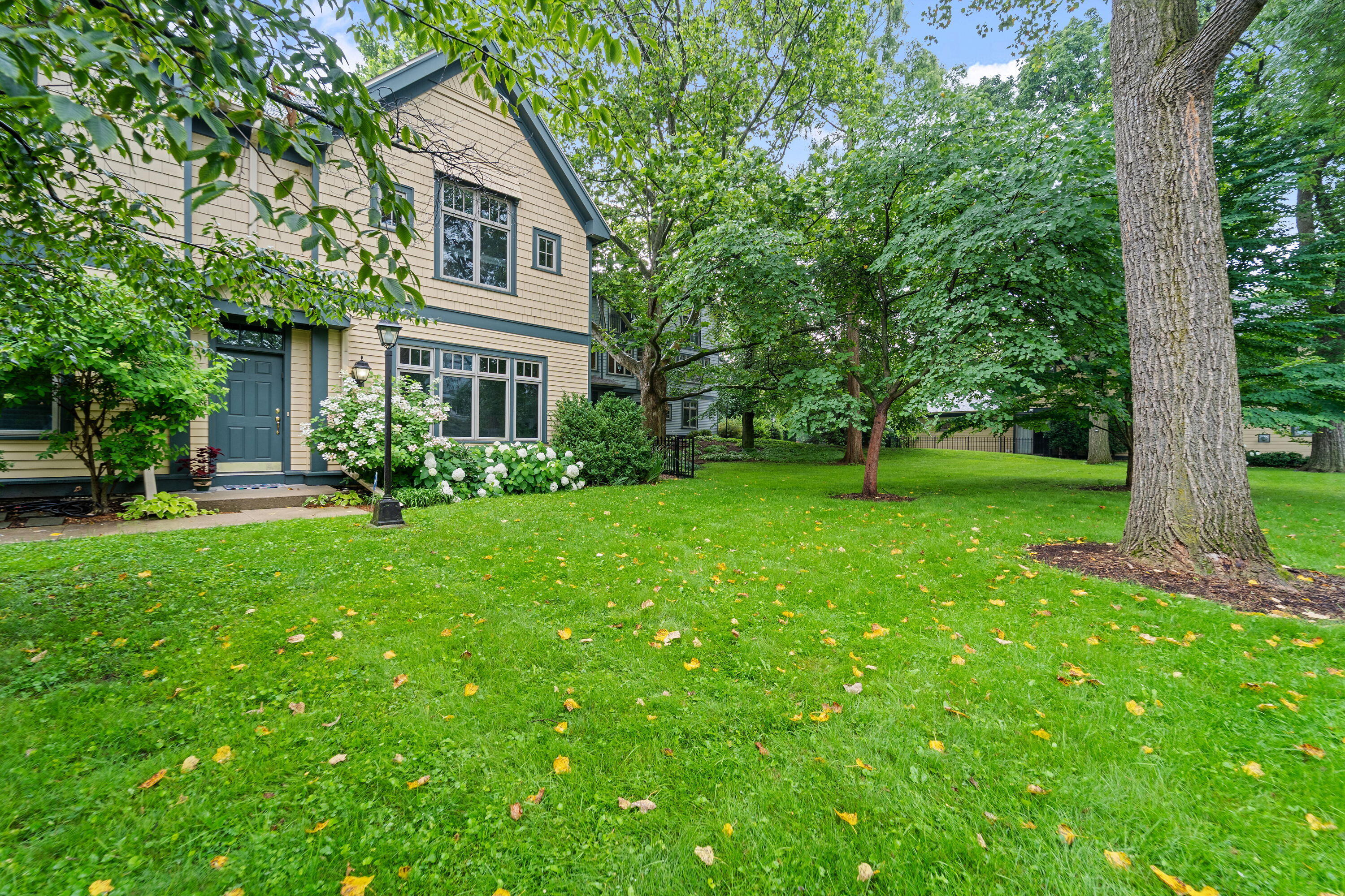 Property Photo: 2305 E Stratford Ct WI 53211