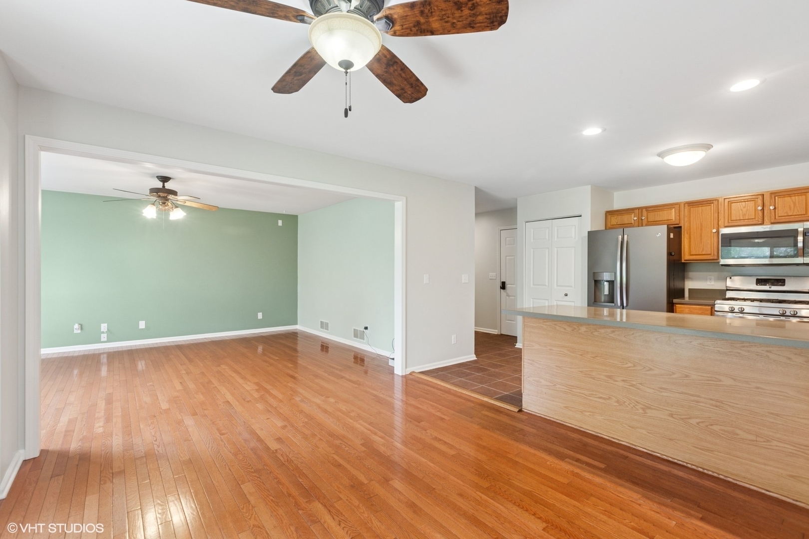 Property Photo:  855 Shepherd Lane 855  IL 60119 