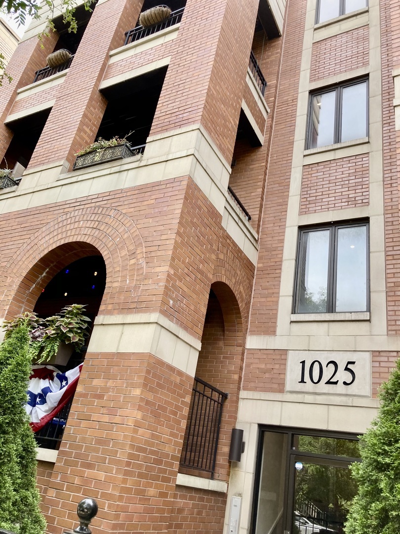 Property Photo: 1025 W Monroe Street 4W IL 60607