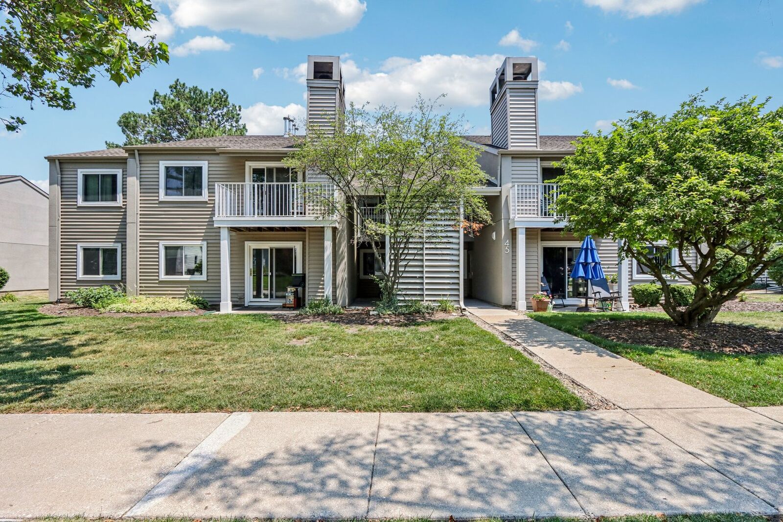 Property Photo: 45 Orchard Terrace 7 IL 60148