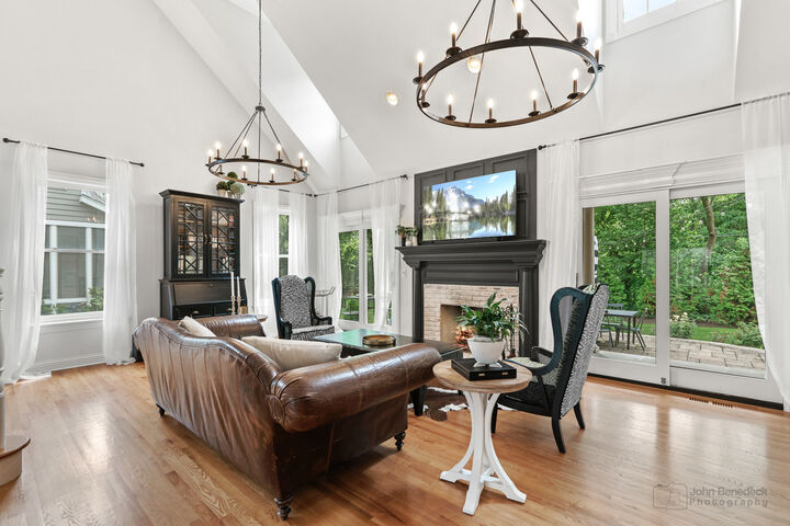 Property Photo:  51 Mitchell Circle  IL 60189 