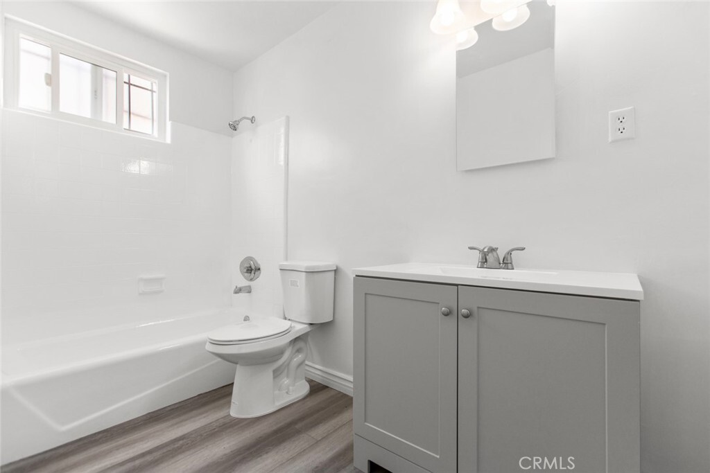 Property Photo: 925 W 76th Street 2 CA 90044