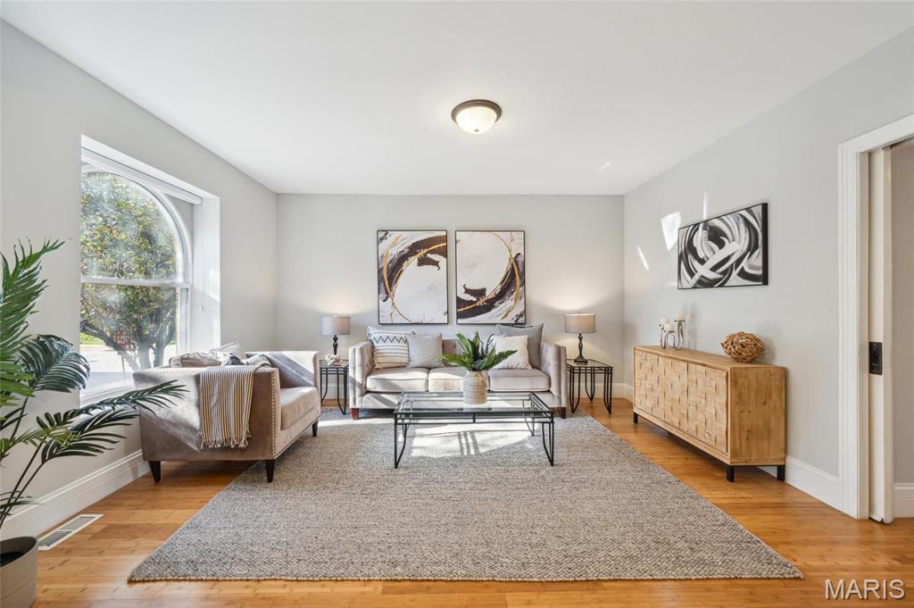 Property Photo: 4175 Russell Blvd MO 63110