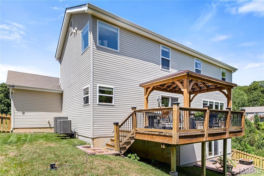 Property Photo: 2120 Quarter Horse Crossing MO 63049
