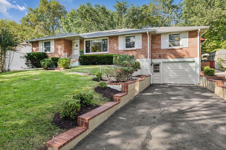 Property Photo: 310 Blackman Rd TN 37211