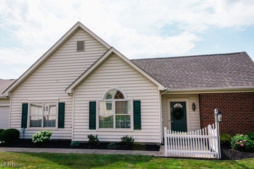 204 Village Court  Columbiana OH 44408 photo