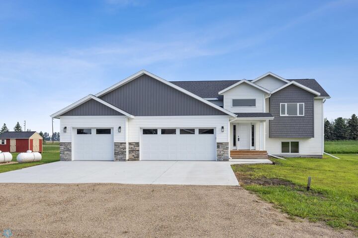 300 Prairie Drive N  Hankinson ND 58041 photo