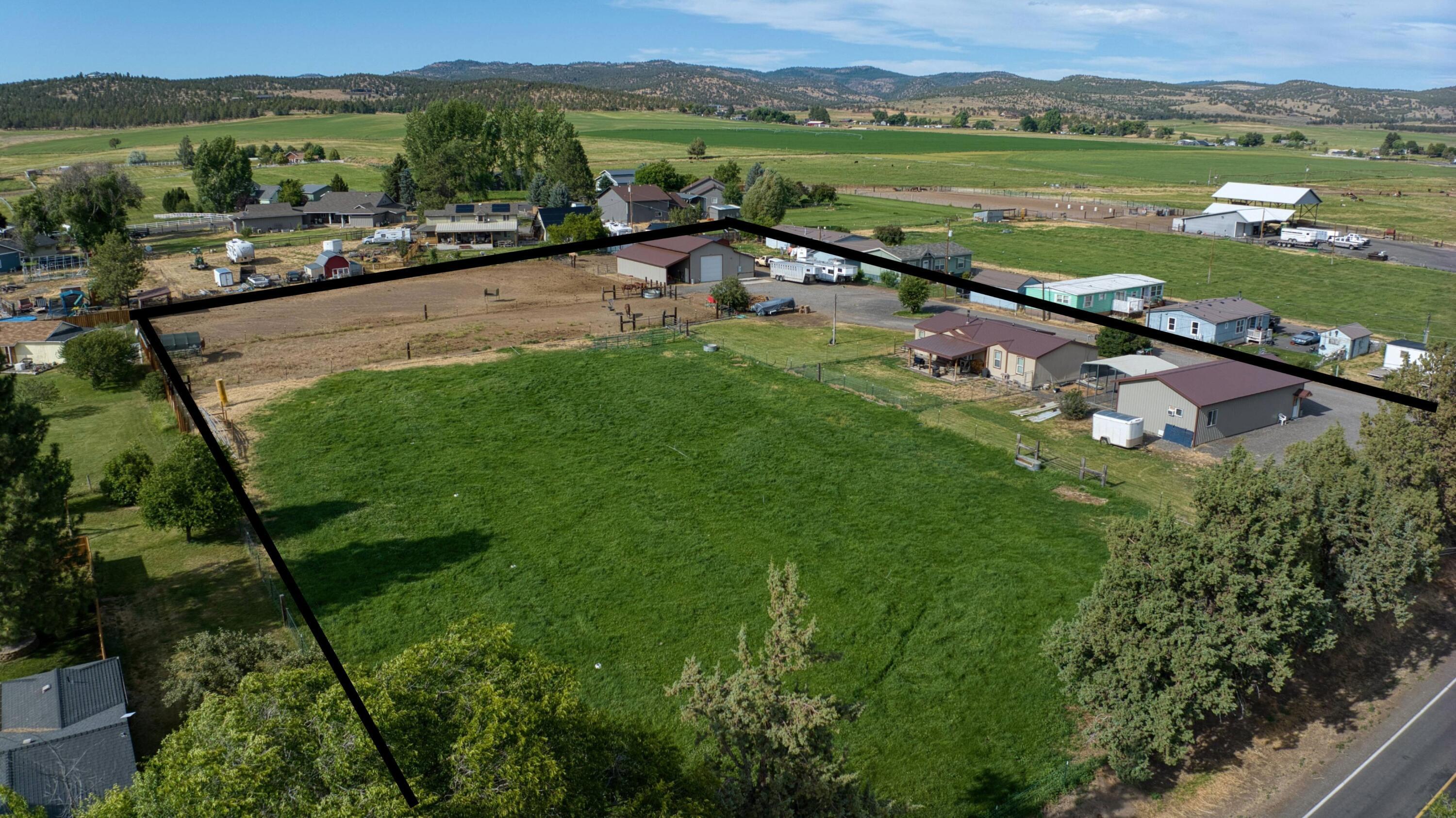 Property Photo: 5403 NE Wainwright Road OR 97754