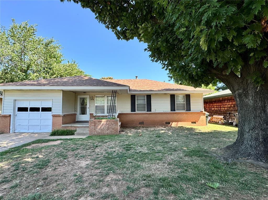 Property Photo: 2116 W Minnesota Avenue OK 73018