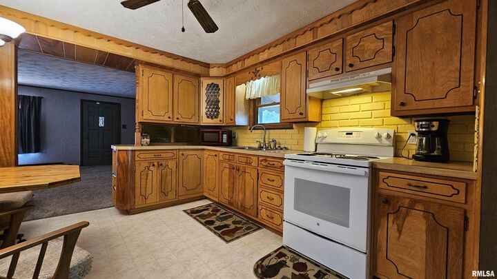 Property Photo:  1210 Peterson Avenue  IL 62951 