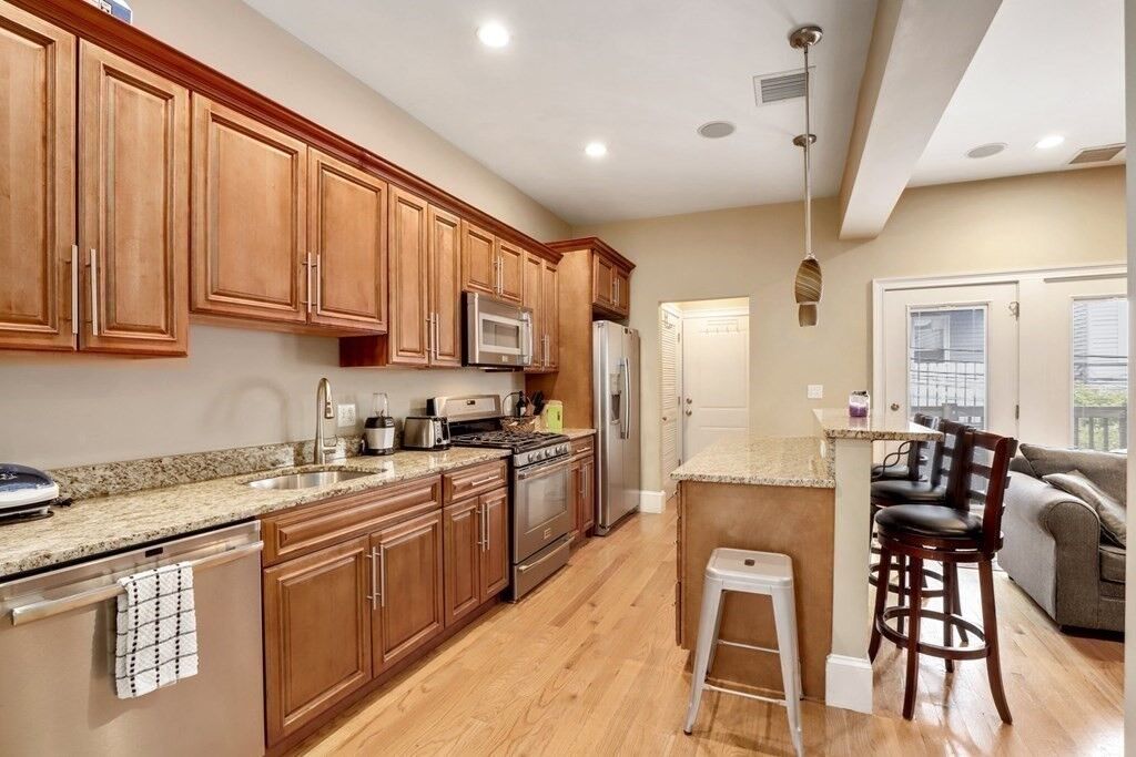 Property Photo:  423 E 5th 2  MA 02127 