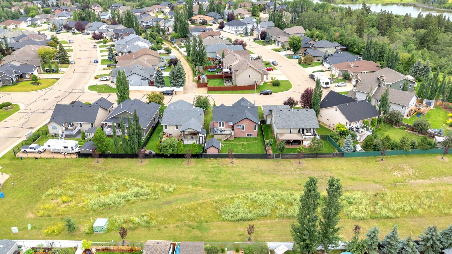 Property Photo:  52 Estella Crescent  AB T4L 2M3 
