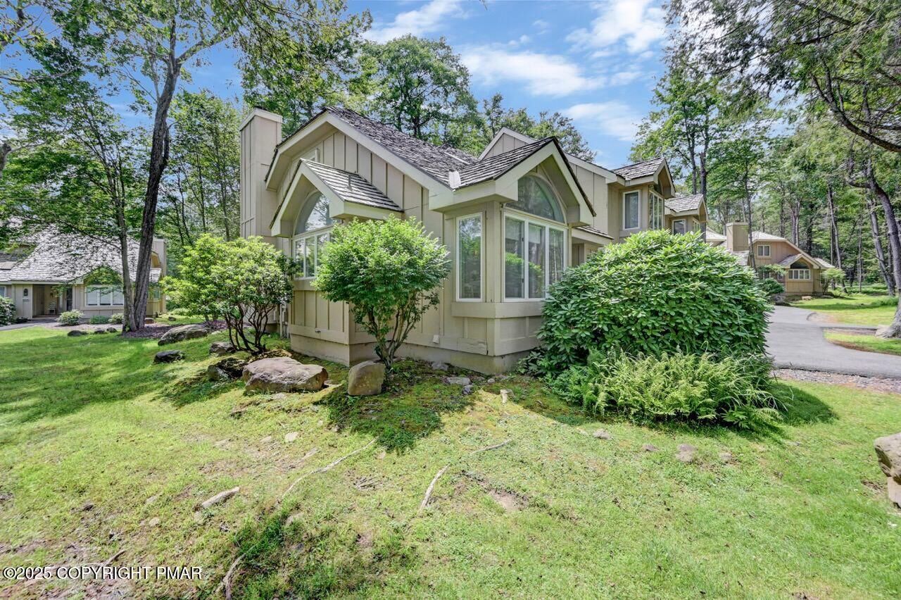 Property Photo:  1061 Crestwoods Drive  PA 18350 