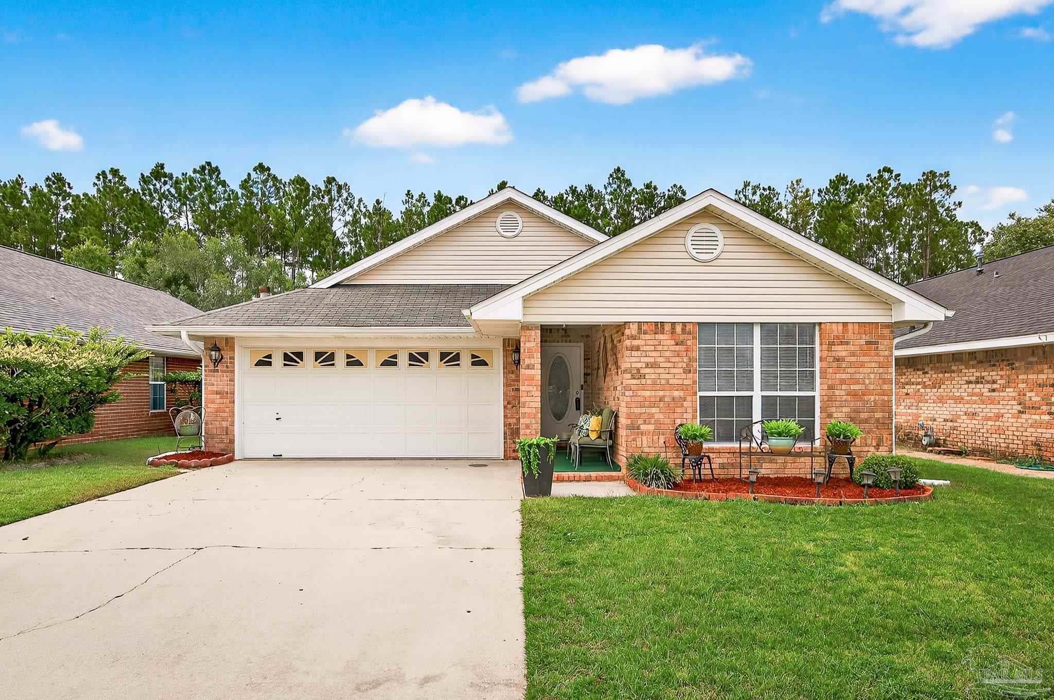 Property Photo: 21 Easton St FL 32533