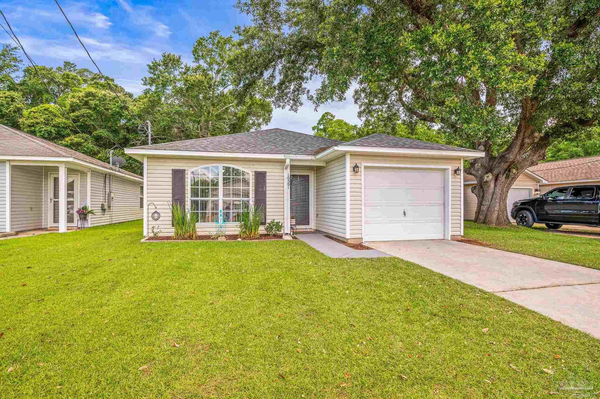 Property Photo: 10501 Senegal Dr FL 32534