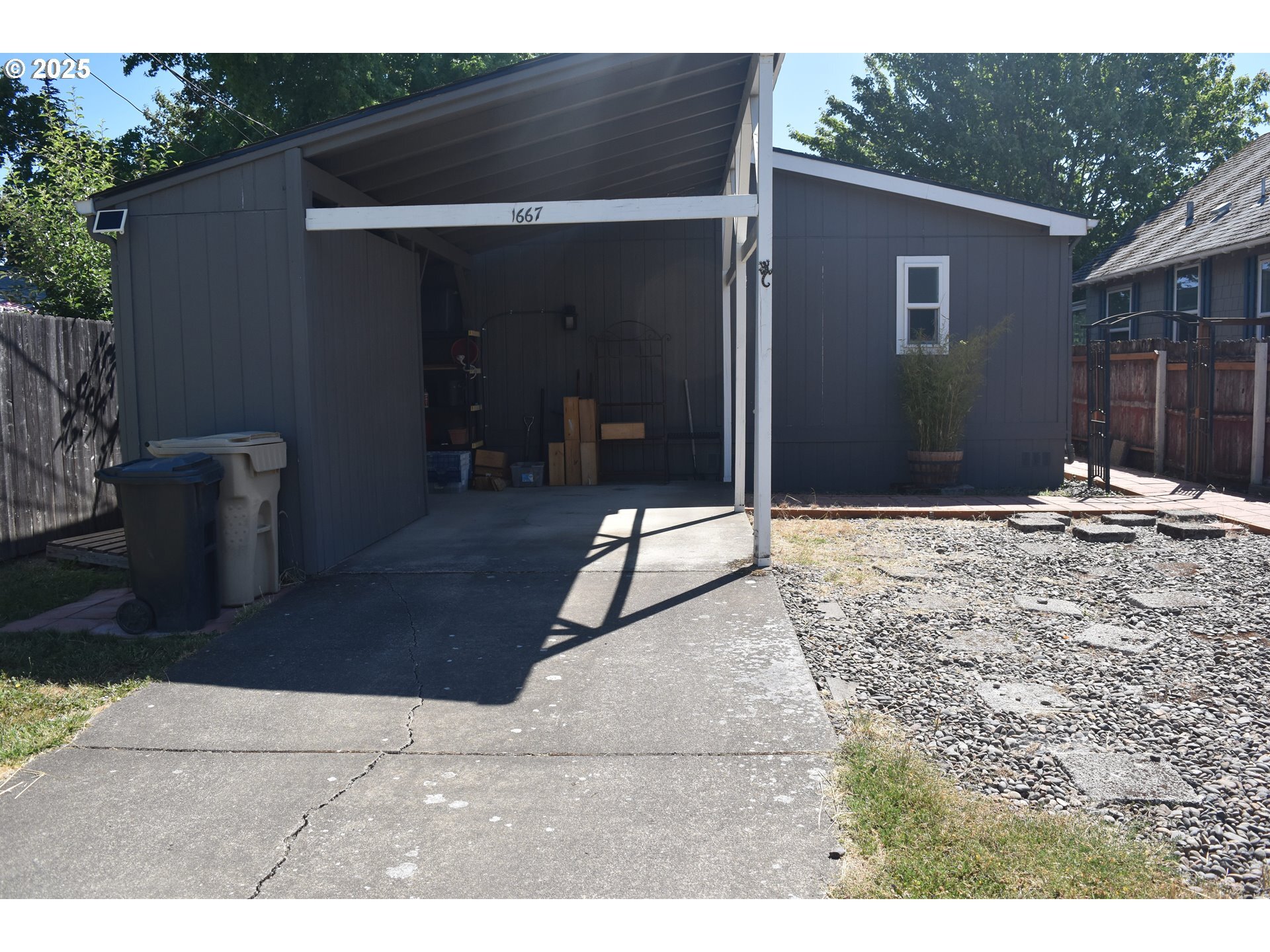 Property Photo: 1667 NW Highland Dr OR 97330