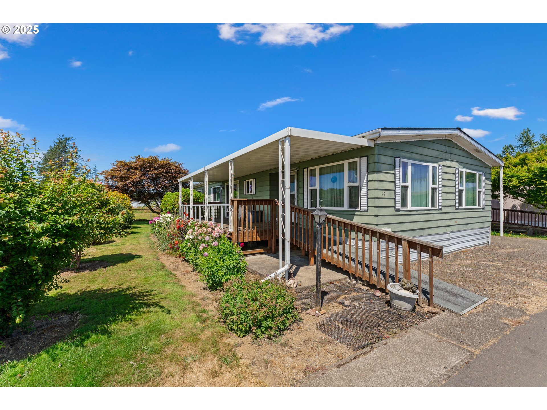 Property Photo: 3370 Gienger Rd OR 97141