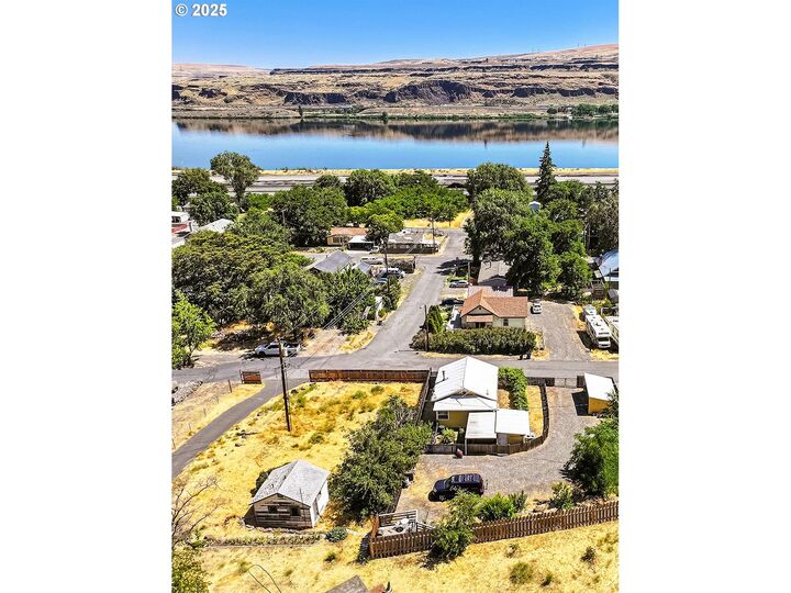 Property Photo: 201 Bunn St WA 98673