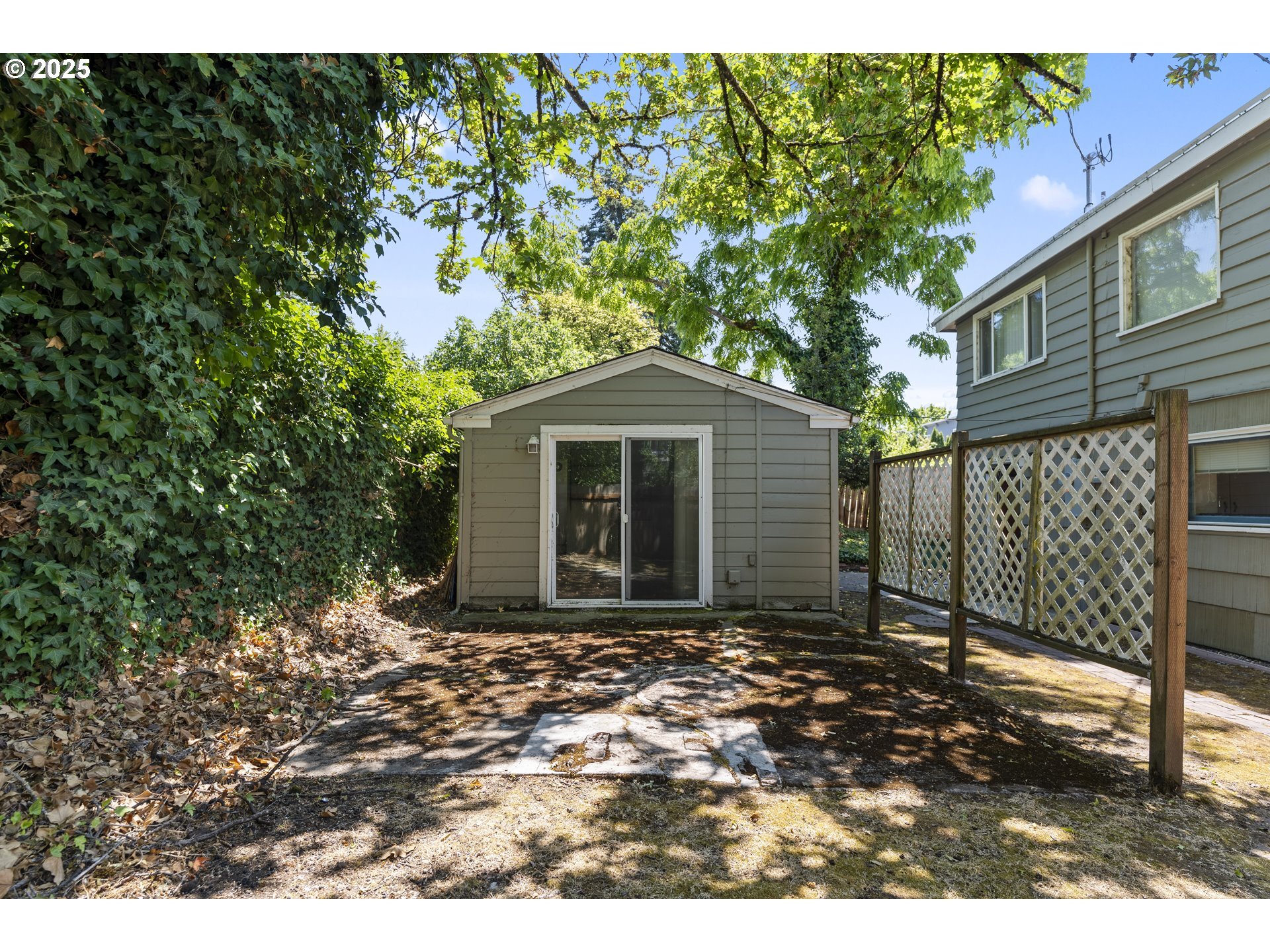 Property Photo: 1539 Walnut St OR 97403