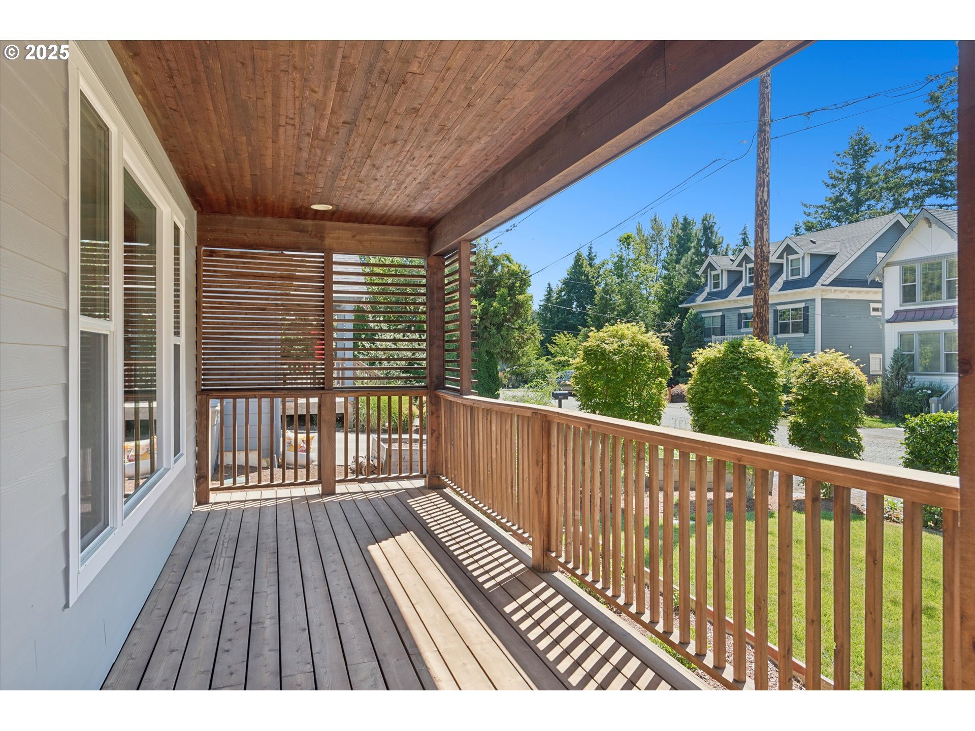 Property Photo:  8274 SW 47th Ave  OR 97219 