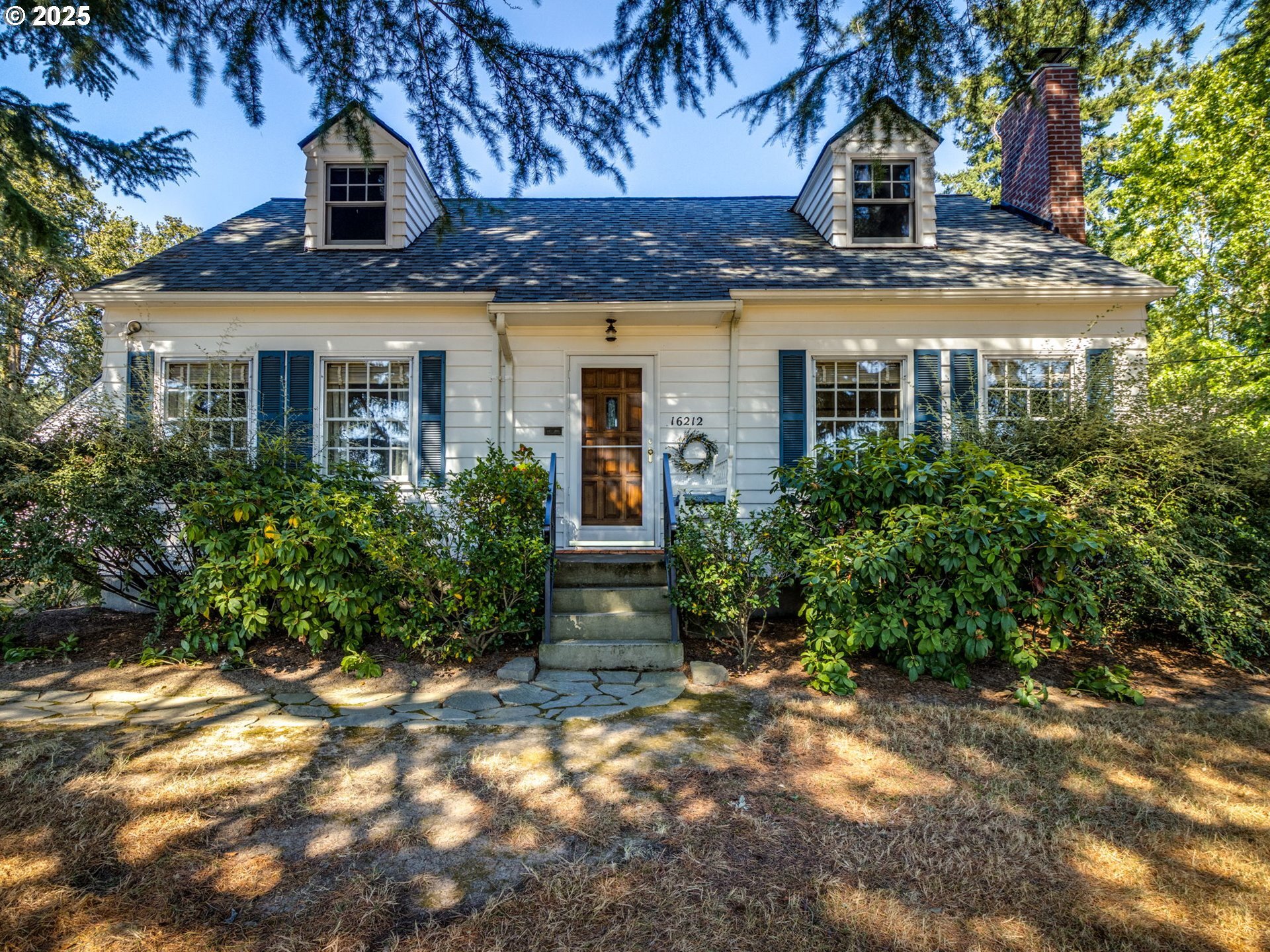 Property Photo: 16212 SE Harold Ave OR 97267