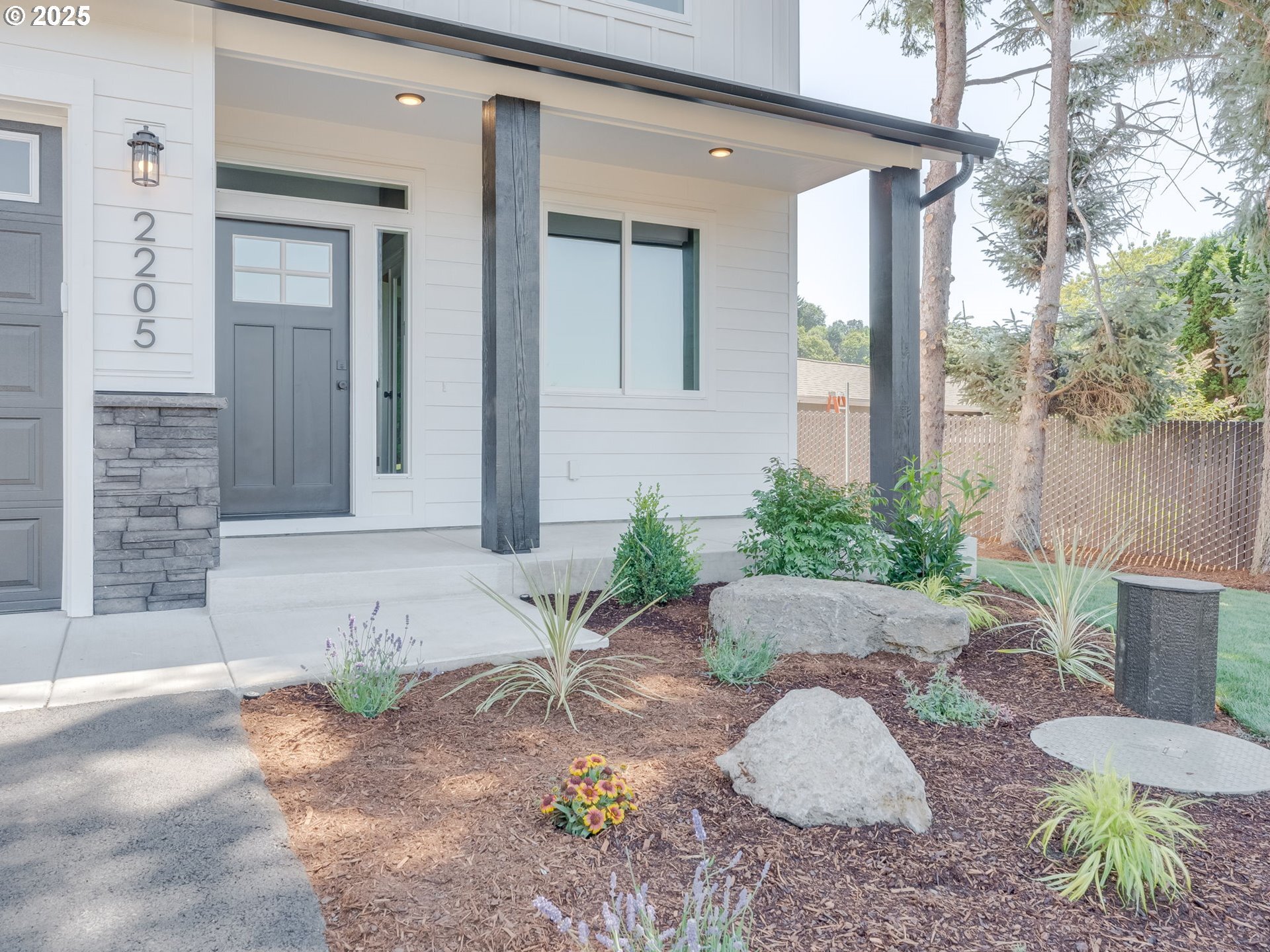 Property Photo: 2205 NW 69th St WA 98660