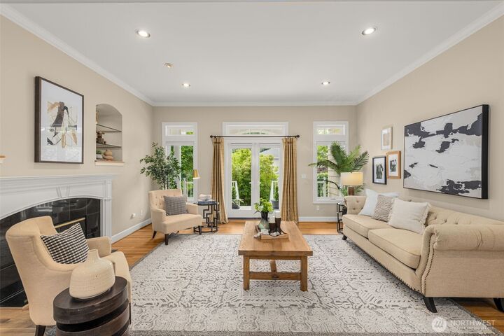 Property Photo:  3021 W Mercer Way  WA 98040 